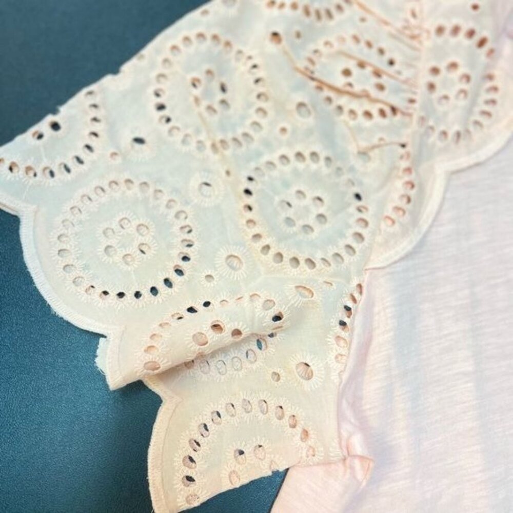 WOMEN LOFT Petite Eyelet Flutter Sleeve Tee LARGE 100%Cotton - Picture 2 of 7